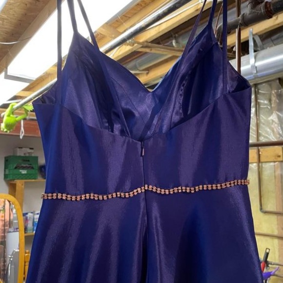 Prom/ Bridesmaid/Formal Floor Length Gown in Royal Blue - Picture 4 of 4
